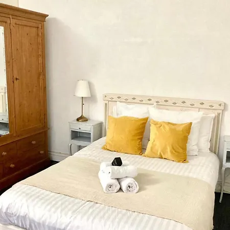 Cosy Near Metro And Tramway Paris