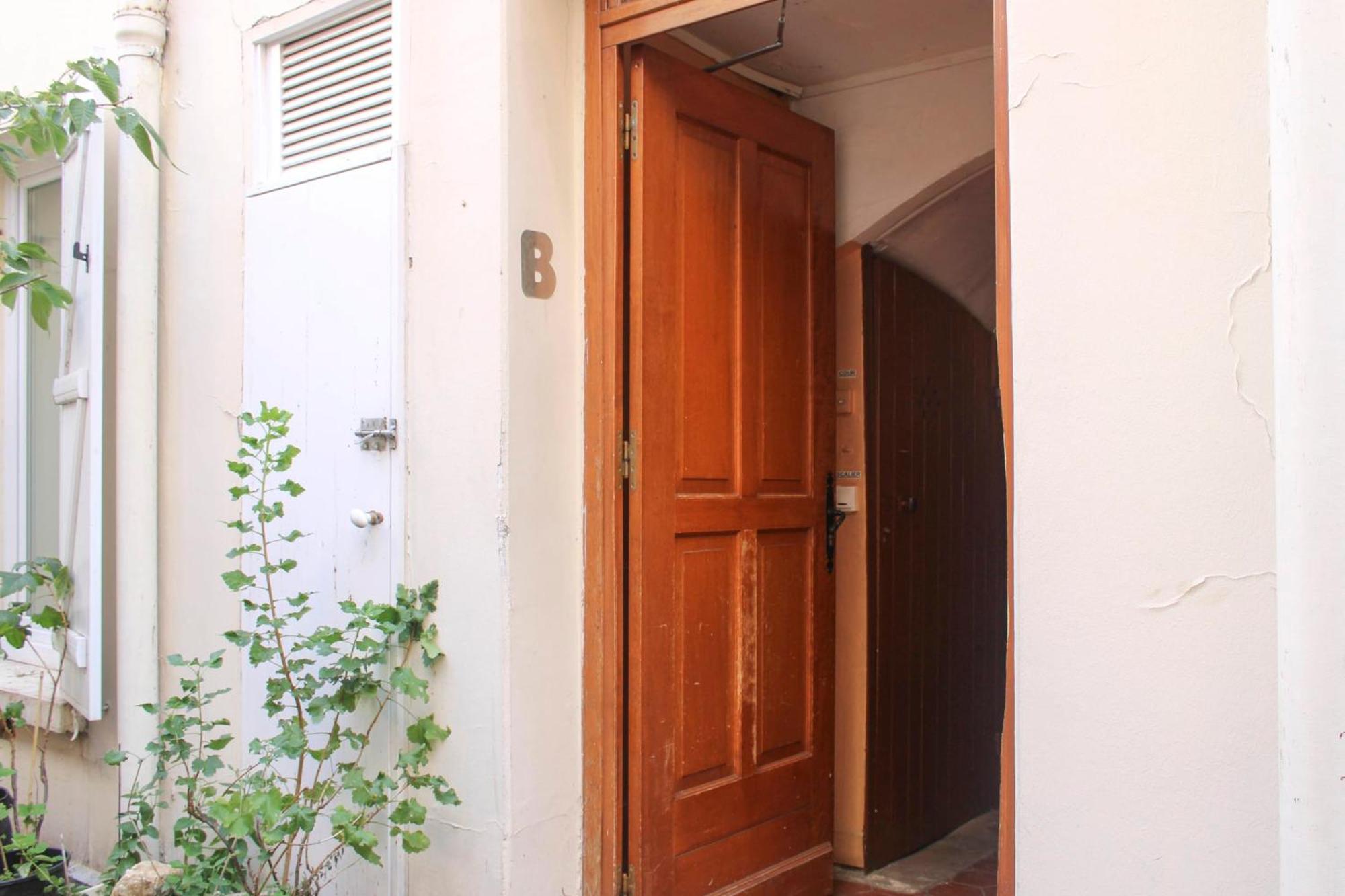 Cosy Near Metro And Tramway Apartment *